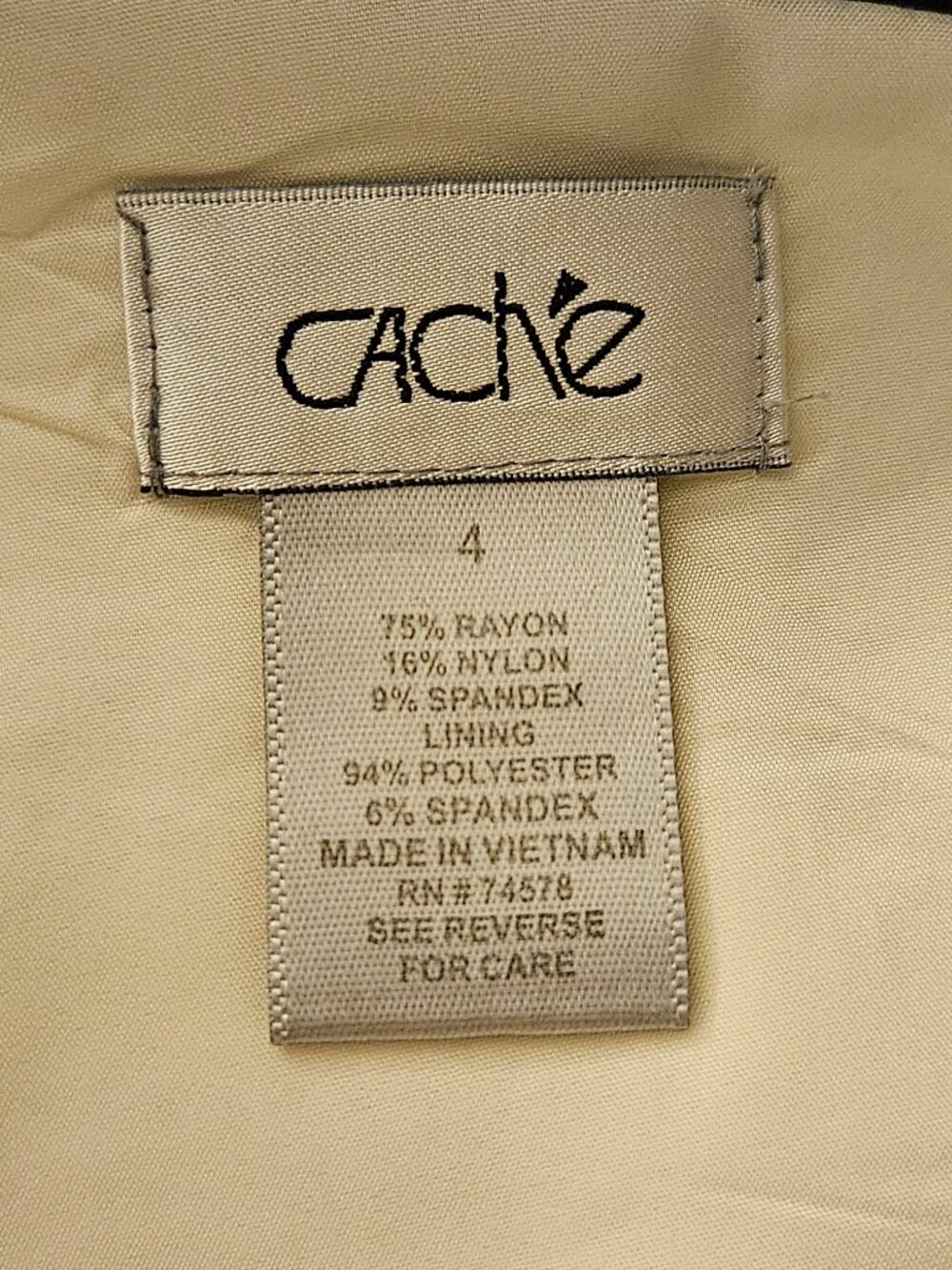 Cache Skirt, Size 4 - Picture 3 of 3